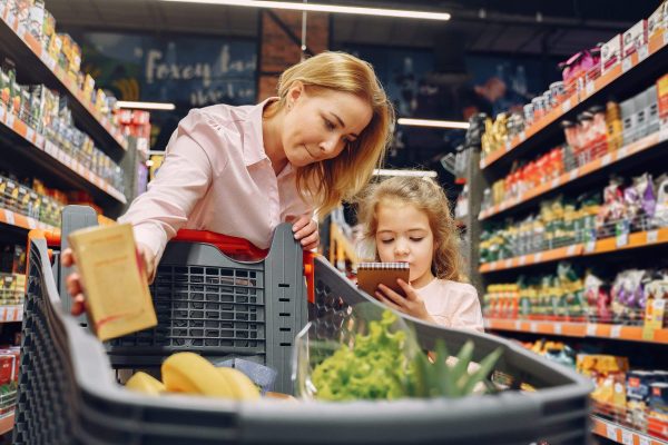 the-family-buys-groceries-at-the-supermarket-2021-08-28-01-00-08-utc-scaled.jpg